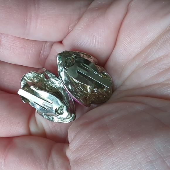 Vintage Magenta Pink Faux Pearl and Purple Enamel Clip-On Earrings - Picture 9 of 9